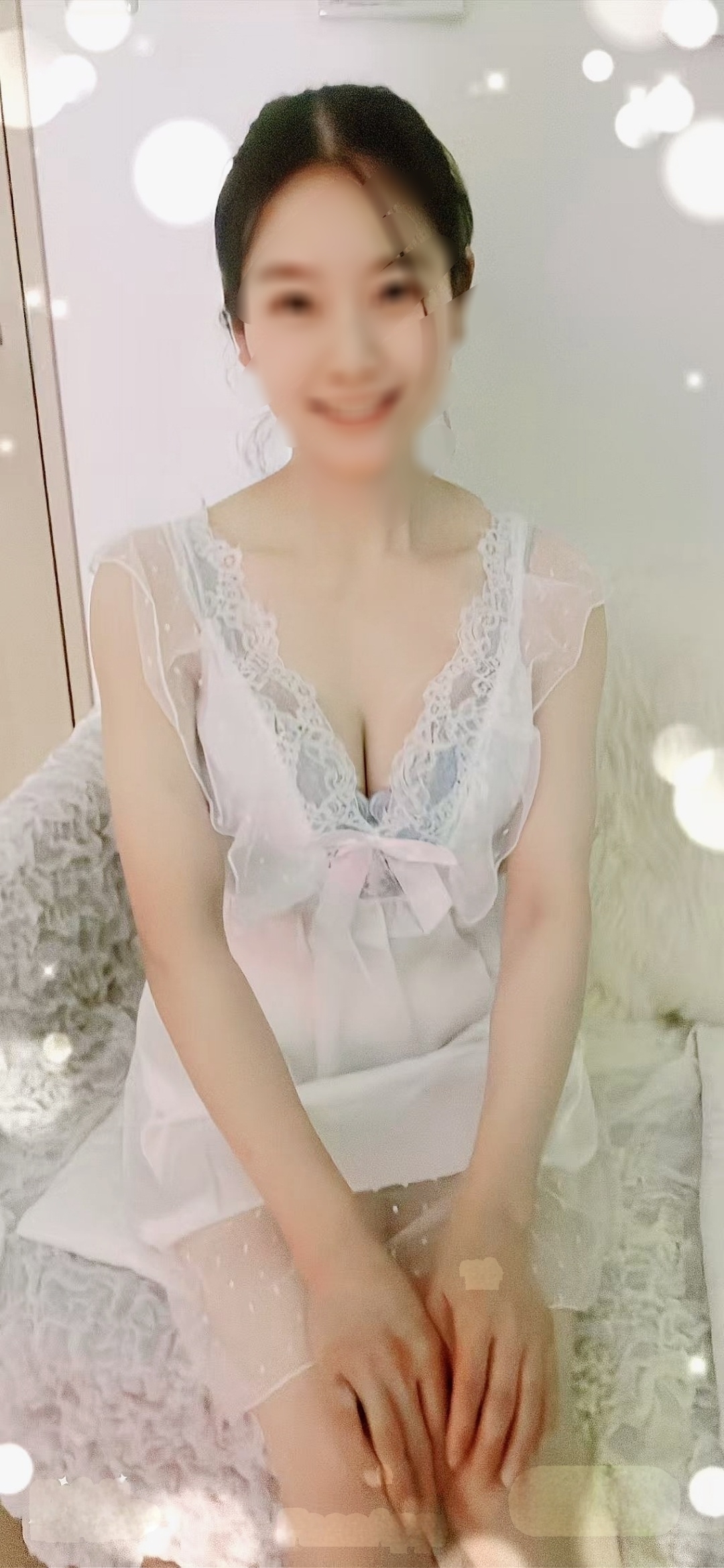 新人エミちゃん(23歳)♥️スレンダー美人♥️